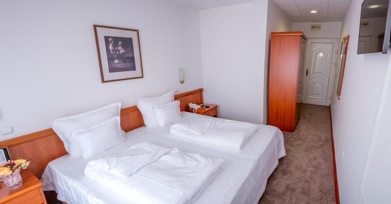Hotel Integra Doboj Esterno foto
