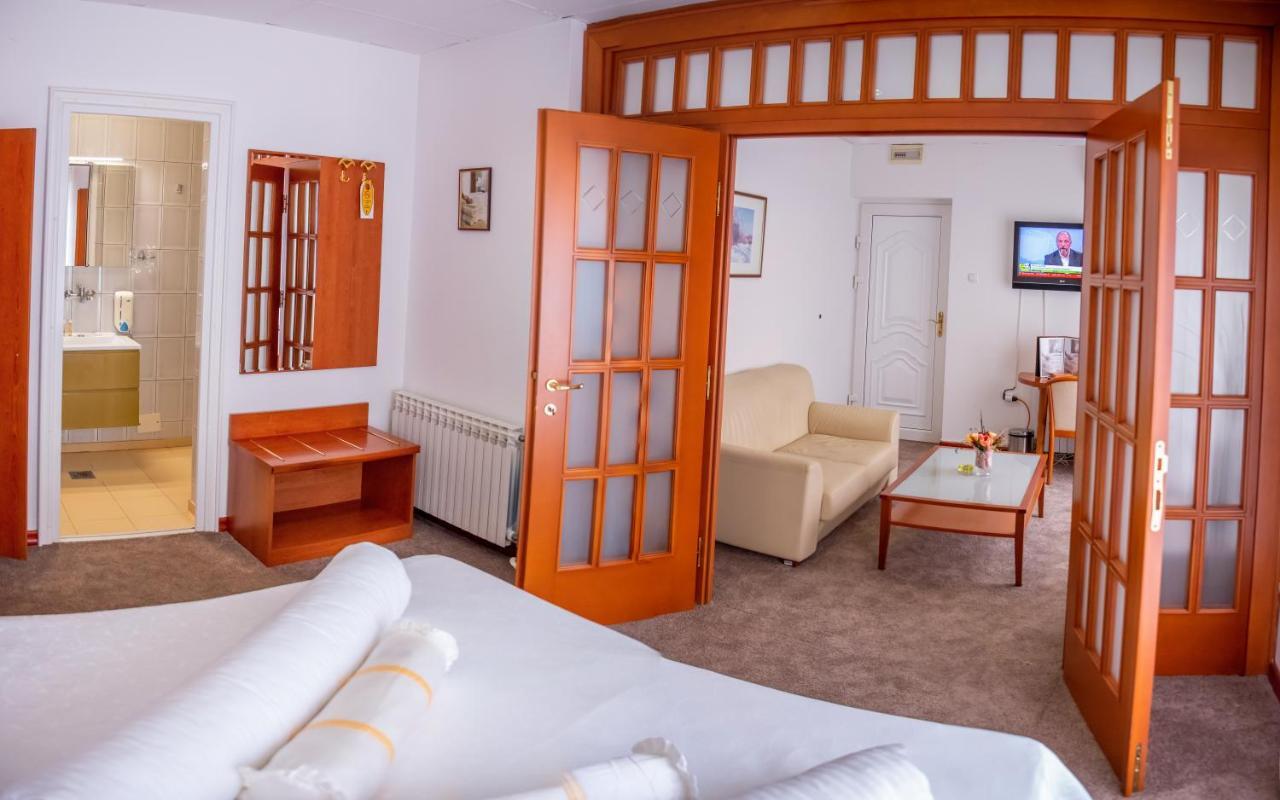 Hotel Integra Doboj Esterno foto