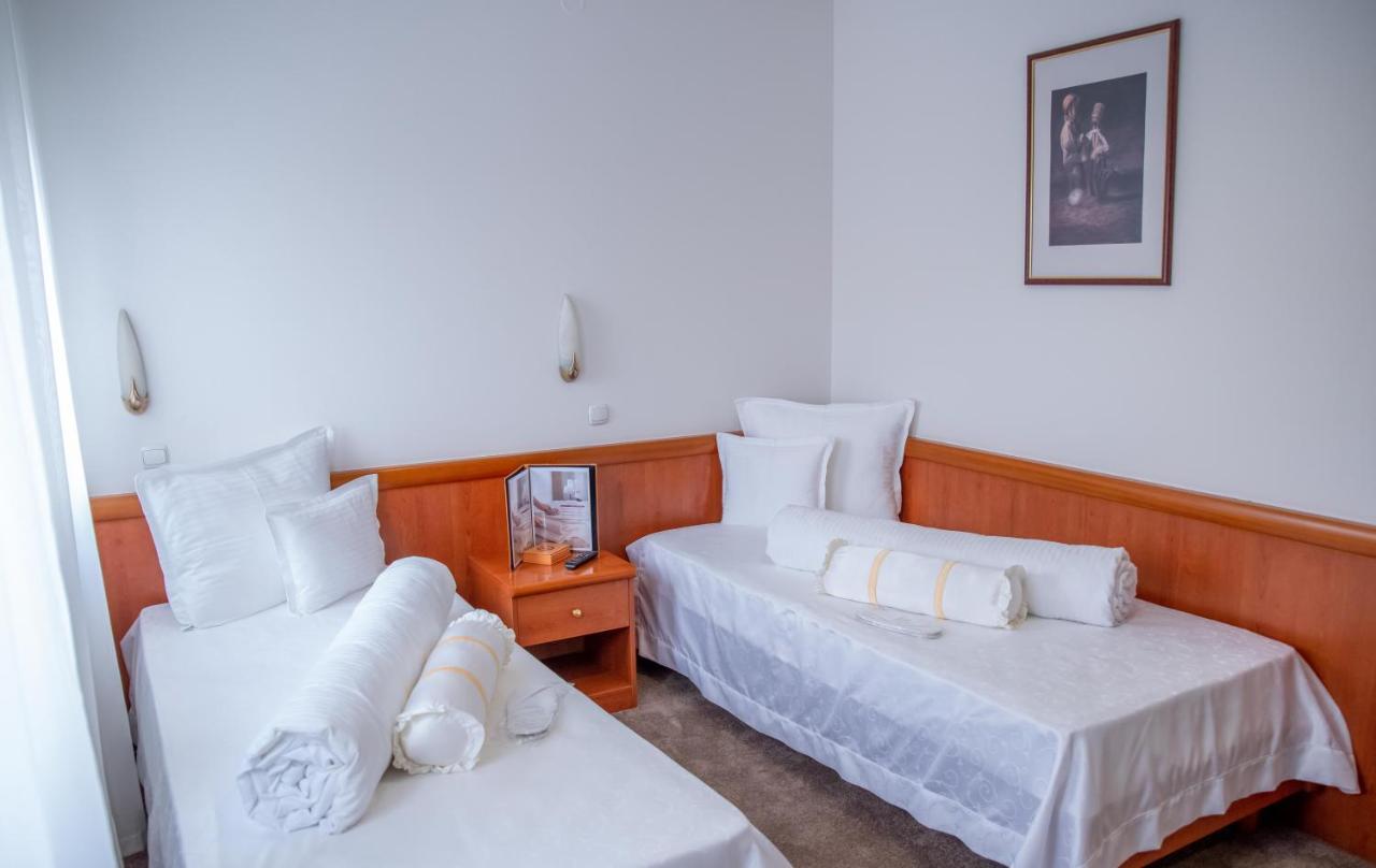 Hotel Integra Doboj Esterno foto