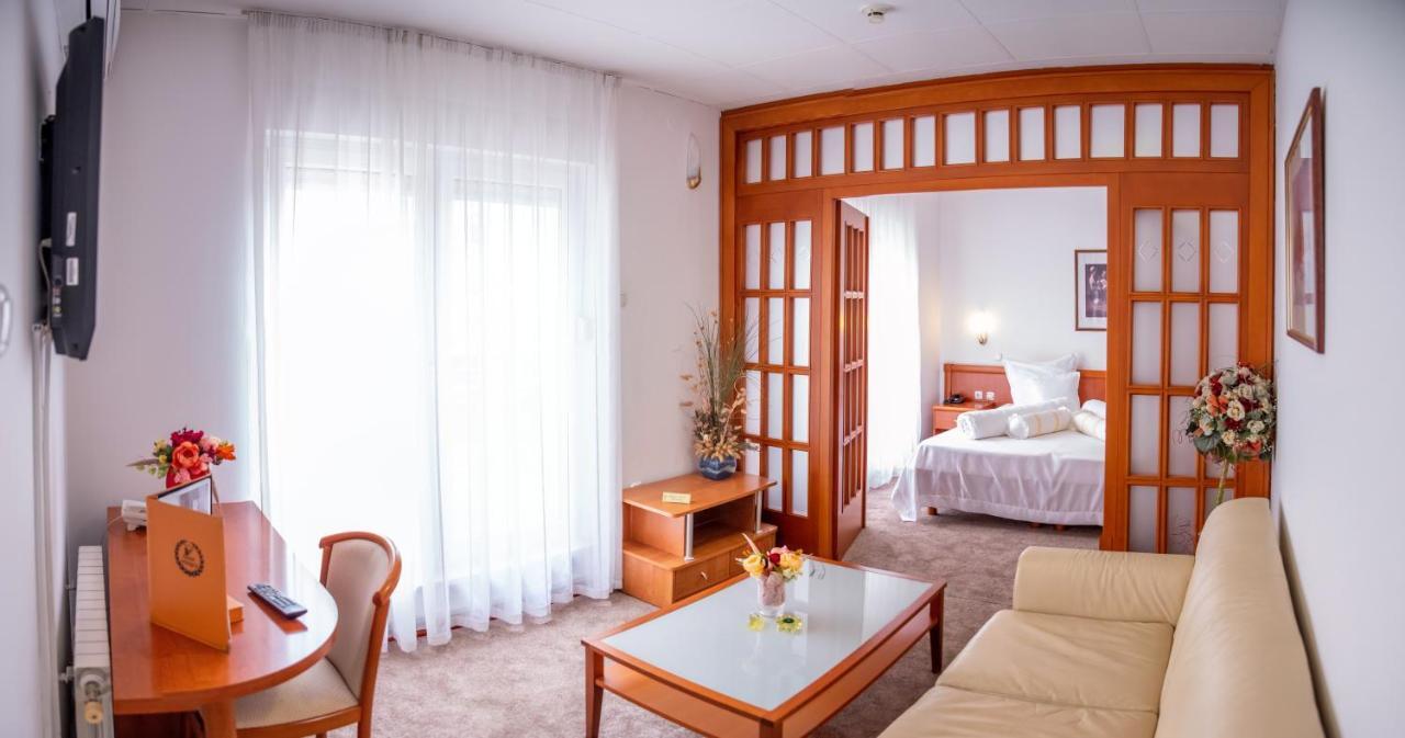 Hotel Integra Doboj Esterno foto